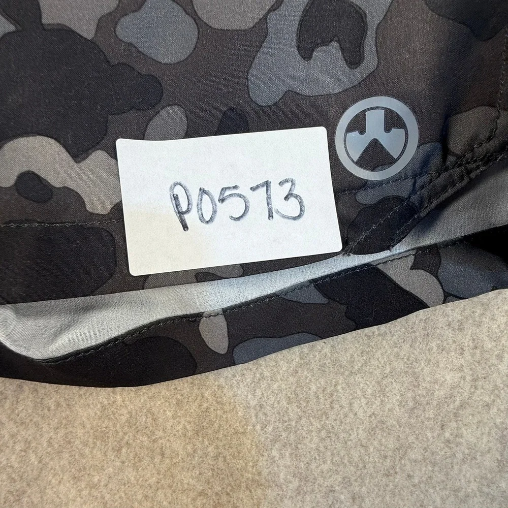 Magpul Industries Mens Camo Board Shorts Grey Black Swim Trunks Size 35